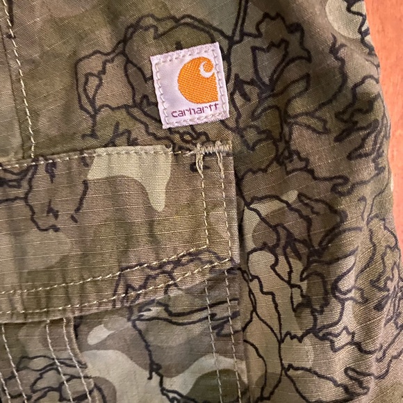 HOST PICK! Carhartt camo roll-tab shorts size 8 LIKE NEW - Picture 4 of 7